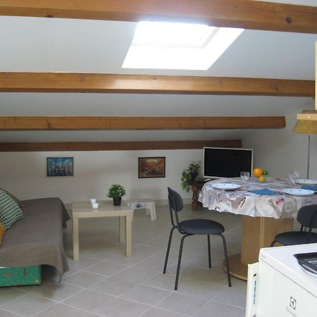 Appartement T 2 Avec Velux Sous Les Combes De 34 M2 à La Londe-les-Maures Extérieur photo