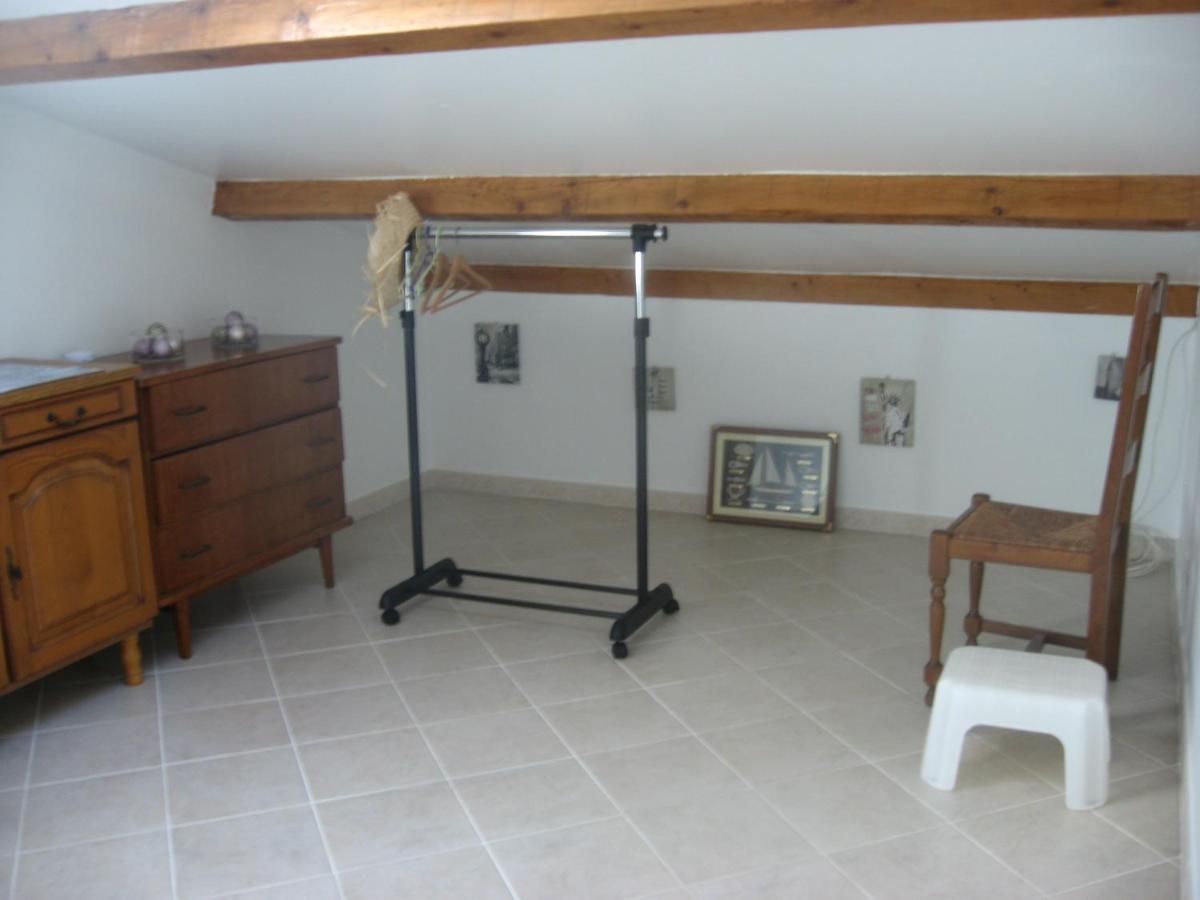 Appartement T 2 Avec Velux Sous Les Combes De 34 M2 à La Londe-les-Maures Extérieur photo