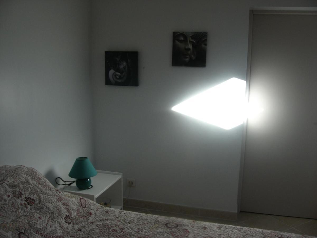 Appartement T 2 Avec Velux Sous Les Combes De 34 M2 à La Londe-les-Maures Extérieur photo