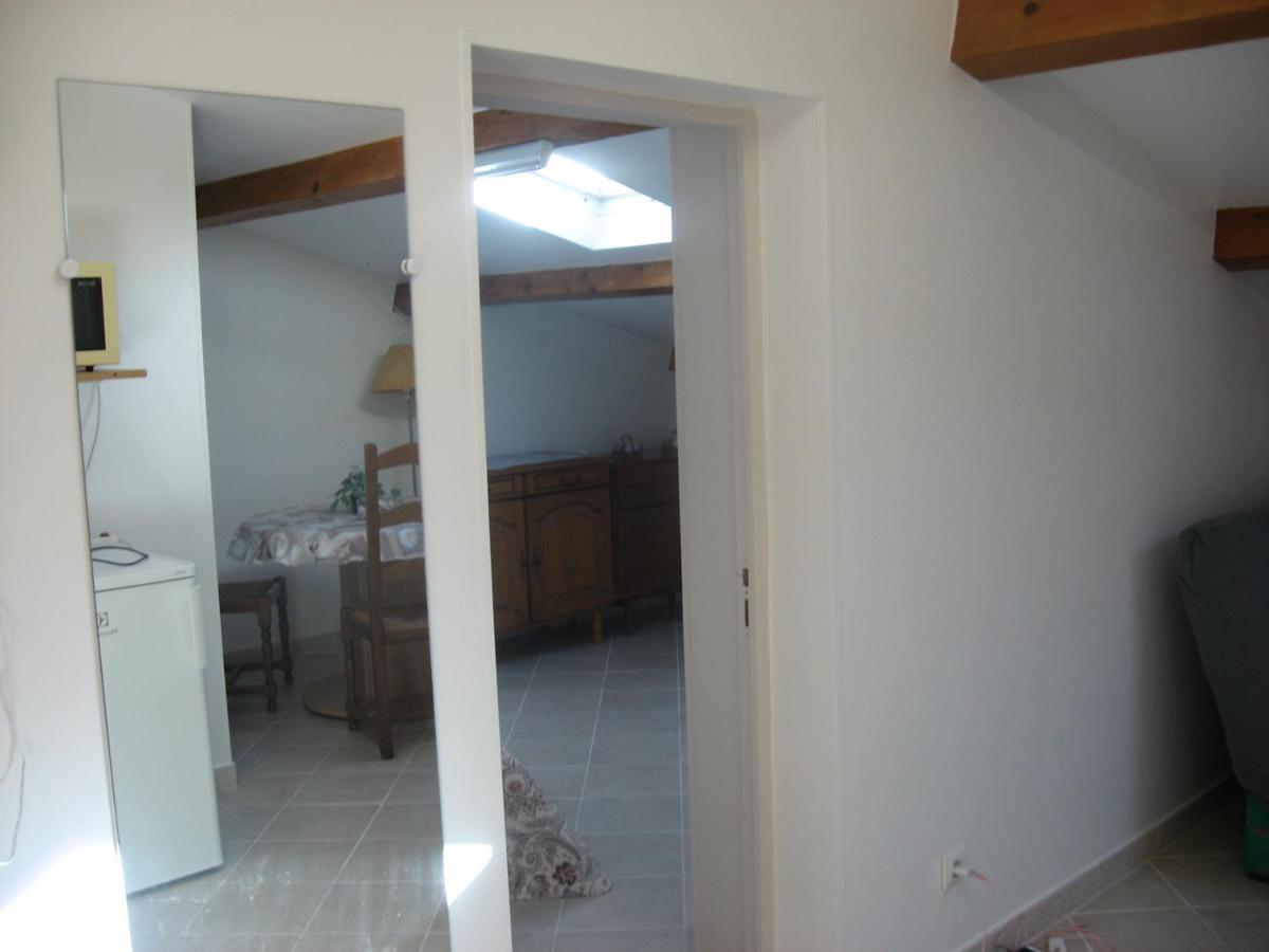 Appartement T 2 Avec Velux Sous Les Combes De 34 M2 à La Londe-les-Maures Extérieur photo